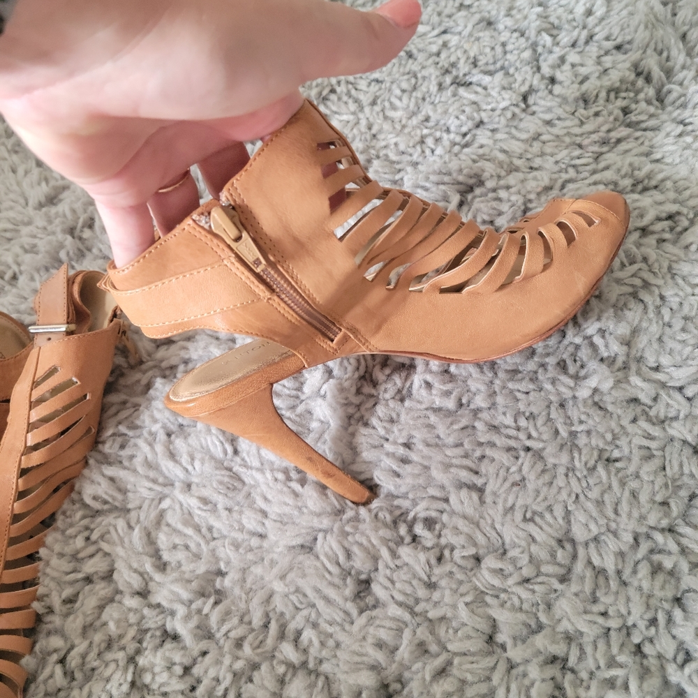 Tan leather Antonio Melani Heels
